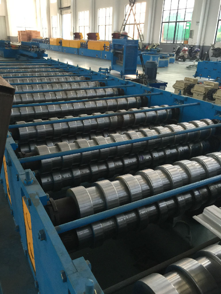 金屬異型材冷彎成型設備 驅動太陽能與軌道行業精密制造的核心動力